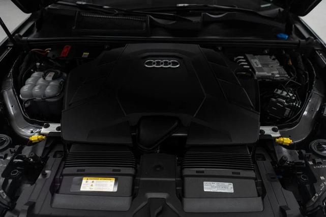 Photo of 2022 Samurai Gray Metallic Audi Q7