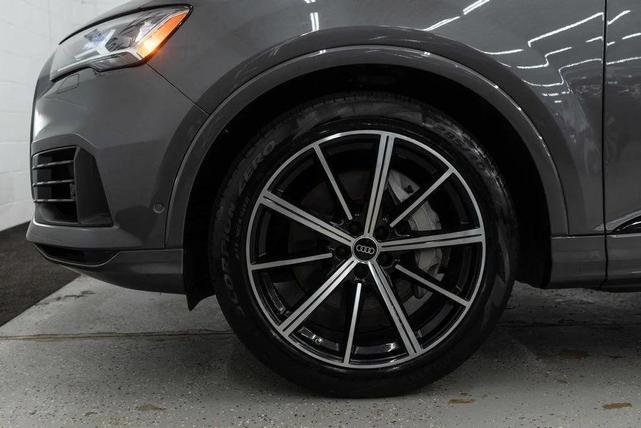 Photo of 2022 Samurai Gray Metallic Audi Q7
