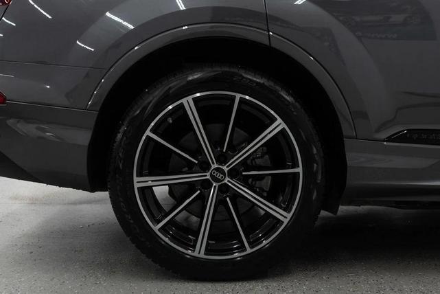 Photo of 2022 Samurai Gray Metallic Audi Q7
