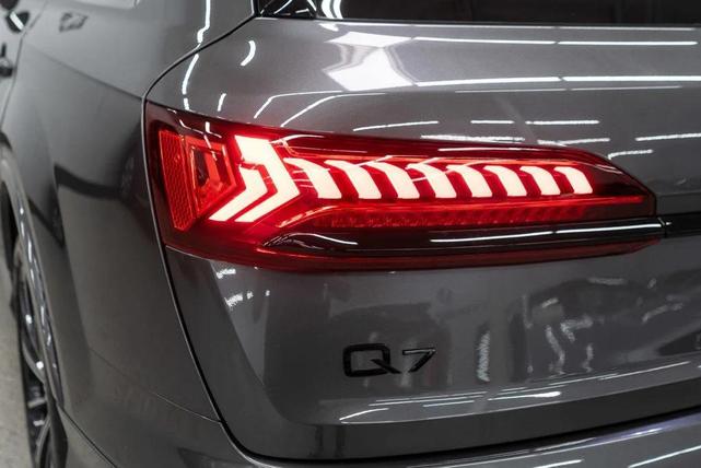 Photo of 2022 Samurai Gray Metallic Audi Q7