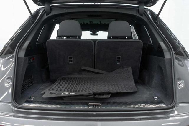 Photo of 2022 Samurai Gray Metallic Audi Q7