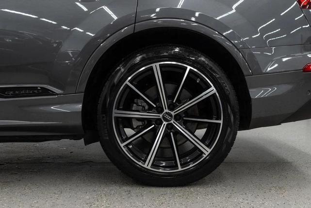 Photo of 2022 Samurai Gray Metallic Audi Q7