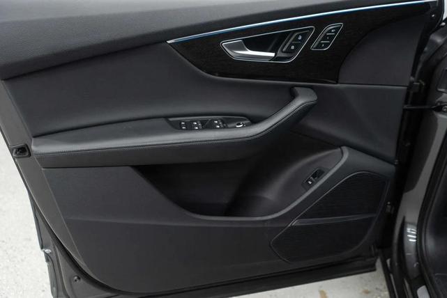 Photo of 2022 Samurai Gray Metallic Audi Q7