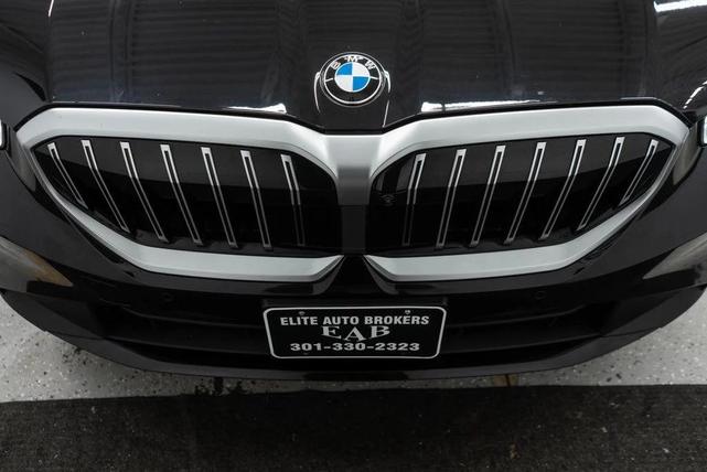 Photo of 2025 Black Sapphire Metallic BMW 540