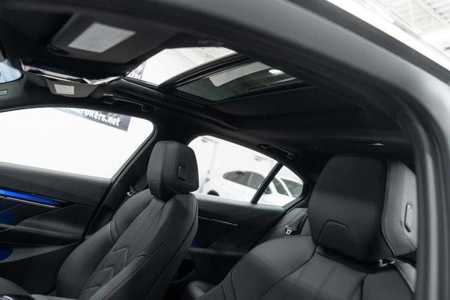 Photo of 2025 Black Sapphire Metallic BMW 540