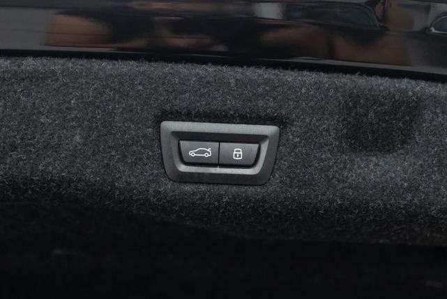 Photo of 2025 Black Sapphire Metallic BMW 540