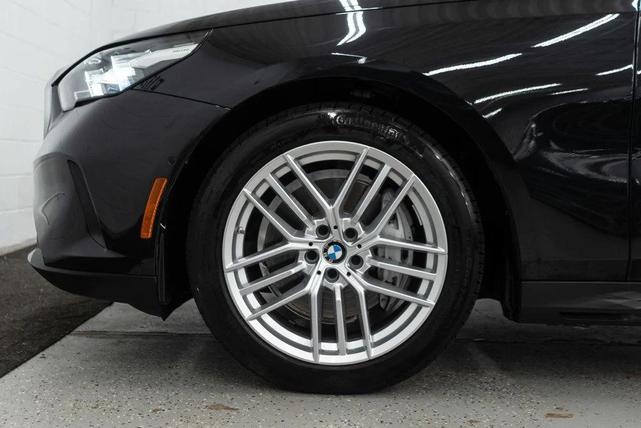 Photo of 2025 Black Sapphire Metallic BMW 540