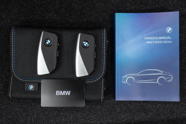 Photo of 2025 Black Sapphire Metallic BMW 540