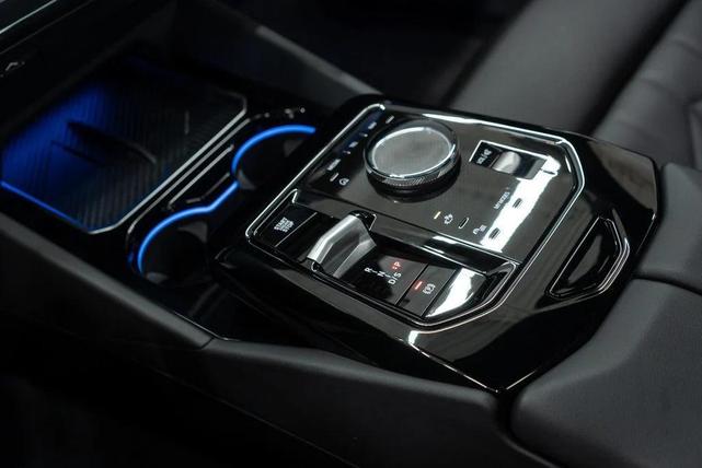 Photo of 2025 Black Sapphire Metallic BMW 540