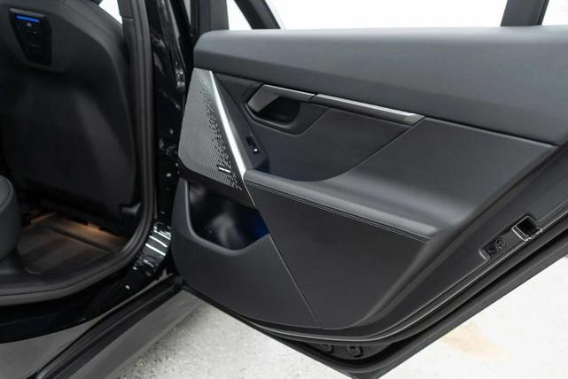 Photo of 2025 Black Sapphire Metallic BMW 540