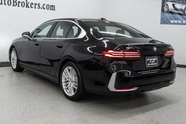 Photo of 2025 Black Sapphire Metallic BMW 540