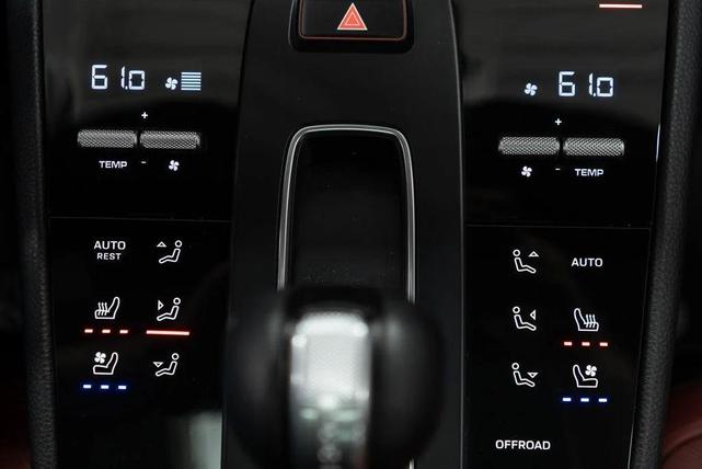 Photo of 2023 Jet Black Metallic Porsche Macan