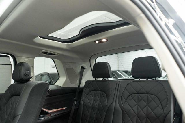 Photo of 2025 Black Sapphire Metallic BMW X7