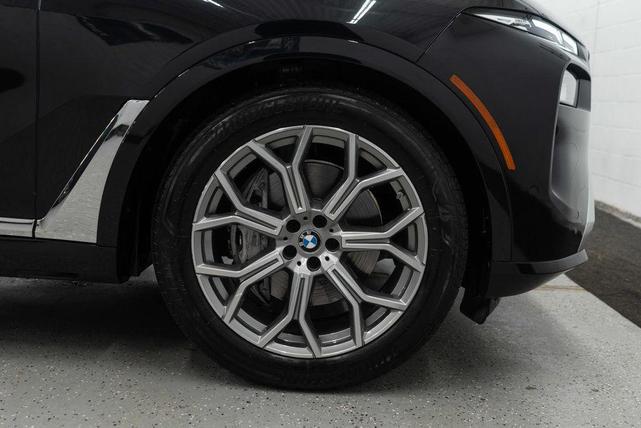 Photo of 2025 Black Sapphire Metallic BMW X7