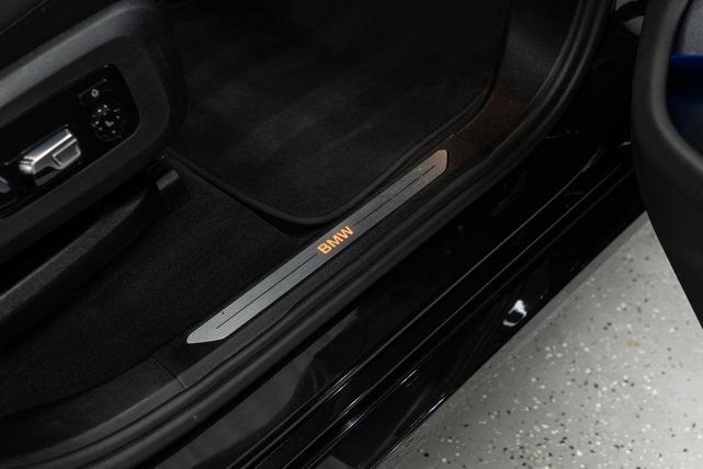 Photo of 2025 Black Sapphire Metallic BMW X7
