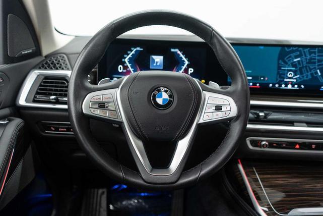 Photo of 2025 Black Sapphire Metallic BMW X7
