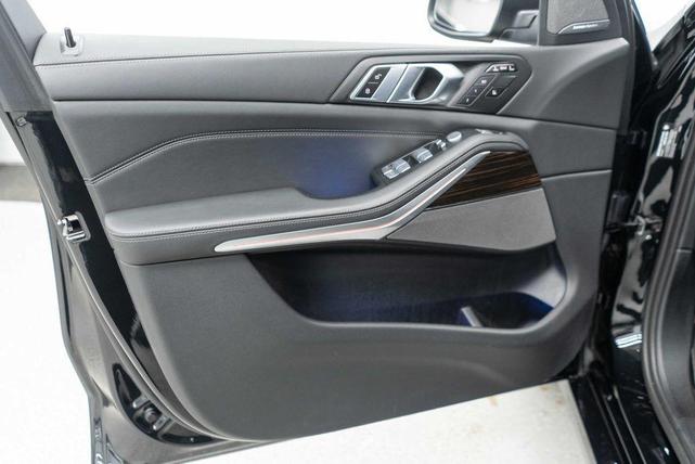 Photo of 2025 Black Sapphire Metallic BMW X7