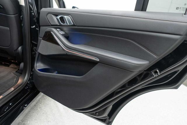 Photo of 2025 Black Sapphire Metallic BMW X7