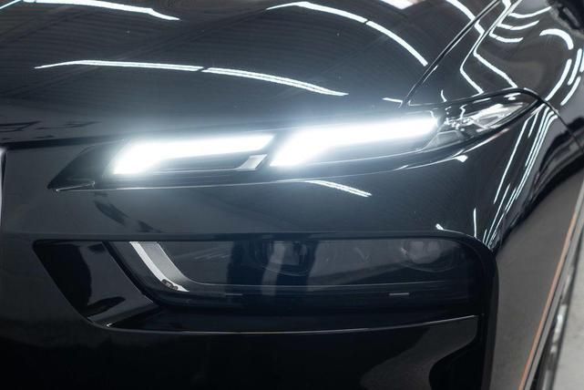 Photo of 2025 Black Sapphire Metallic BMW X7