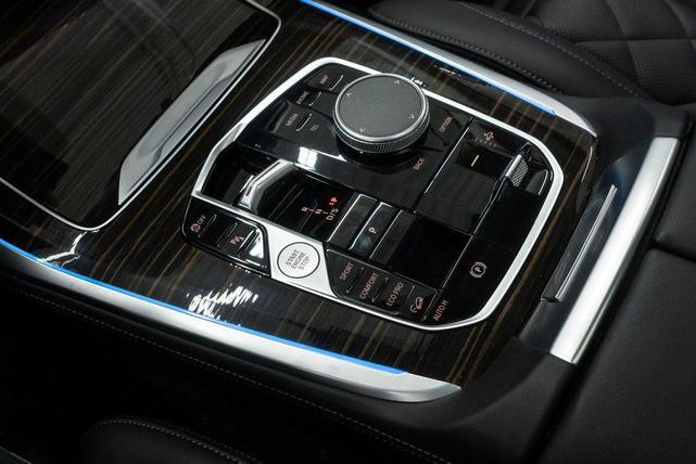 Photo of 2025 Black Sapphire Metallic BMW X7
