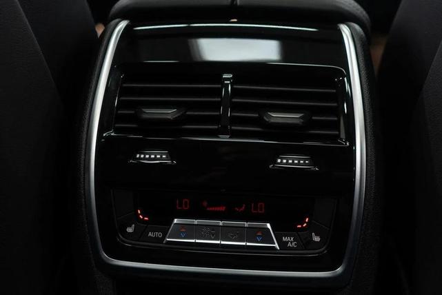 Photo of 2025 Brooklyn Grey Metallic BMW X7