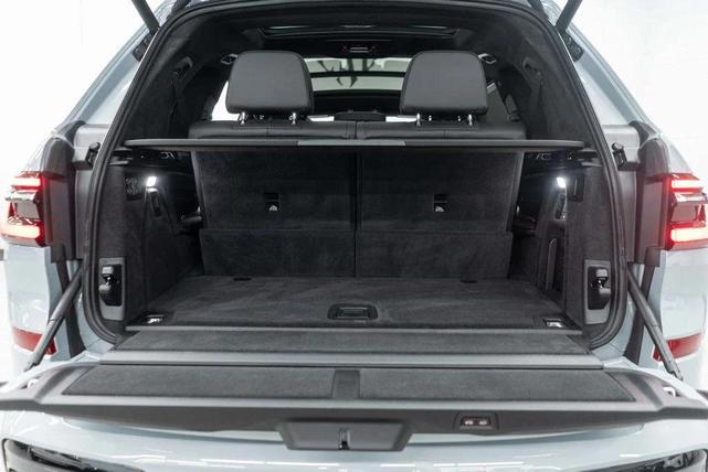 Photo of 2025 Brooklyn Grey Metallic BMW X7