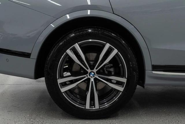 Photo of 2025 Brooklyn Grey Metallic BMW X7