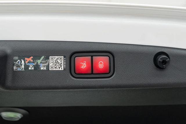 Photo of 2025 Polar White Mercedes-Benz E-Class