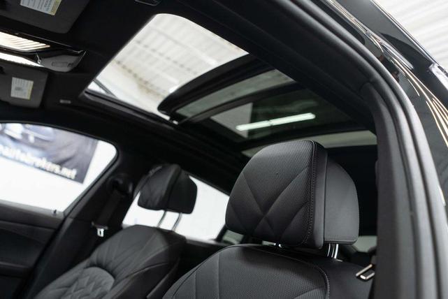 Photo of 2025 Black Sapphire Metallic BMW X6