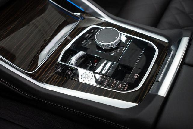 Photo of 2025 Black Sapphire Metallic BMW X6