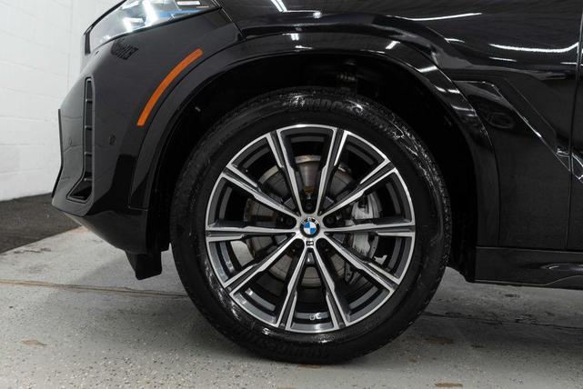 Photo of 2025 Black Sapphire Metallic BMW X6