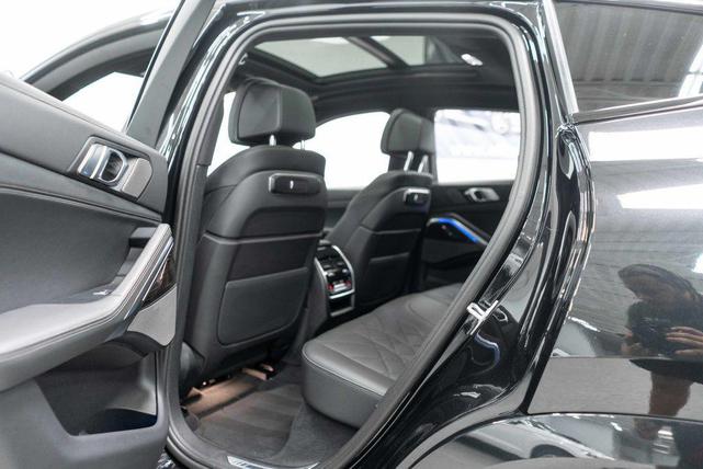 Photo of 2025 Black Sapphire Metallic BMW X6