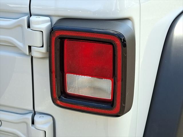 Photo of 2022 Bright White Clearcoat Jeep Wrangler