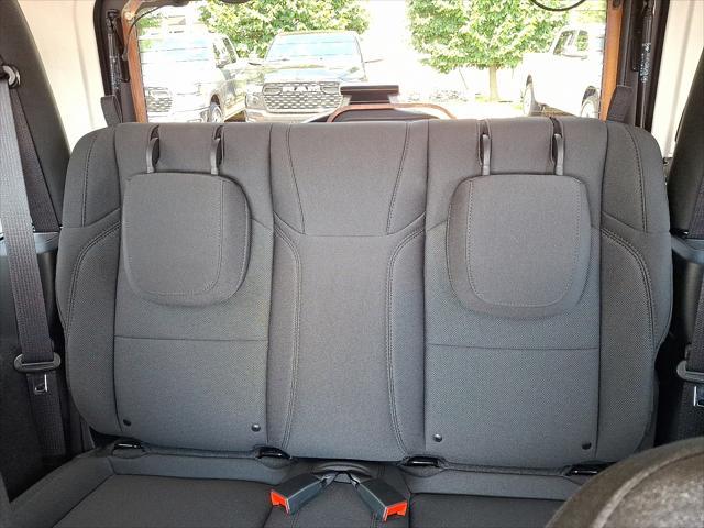 Photo of 2022 Bright White Clearcoat Jeep Wrangler