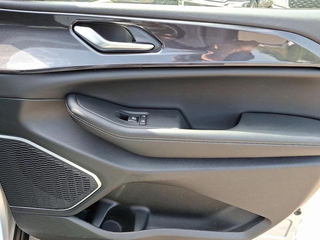 Photo of 2022 Silver Zynith Jeep Grand Cherokee