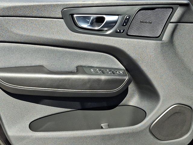 Photo of 2022 Onyx Black Metallic Volvo XC60 Recharge Plug-In Hybrid