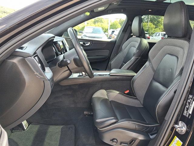 Photo of 2022 Onyx Black Metallic Volvo XC60 Recharge Plug-In Hybrid