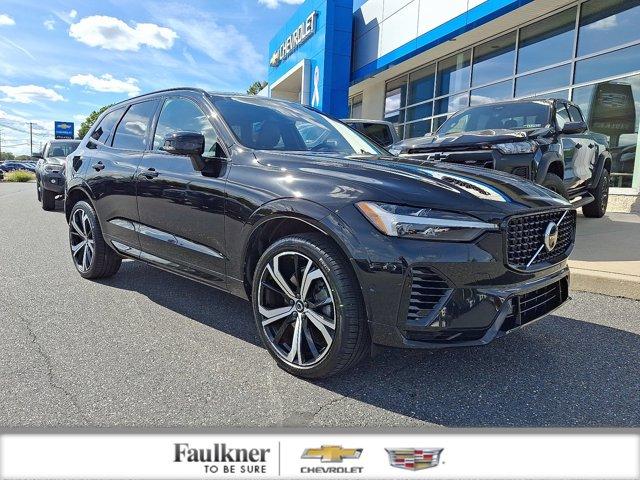 Photo of 2022 Onyx Black Metallic Volvo XC60 Recharge Plug-In Hybrid