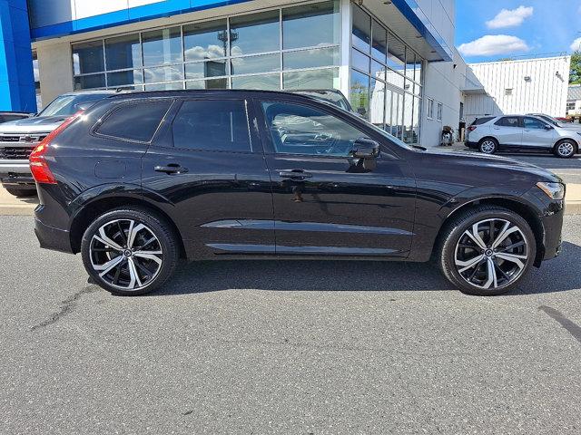 Photo of 2022 Onyx Black Metallic Volvo XC60 Recharge Plug-In Hybrid