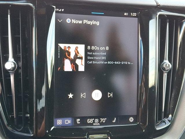 Photo of 2022 Onyx Black Metallic Volvo XC60 Recharge Plug-In Hybrid