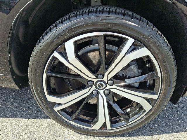 Photo of 2022 Onyx Black Metallic Volvo XC60 Recharge Plug-In Hybrid