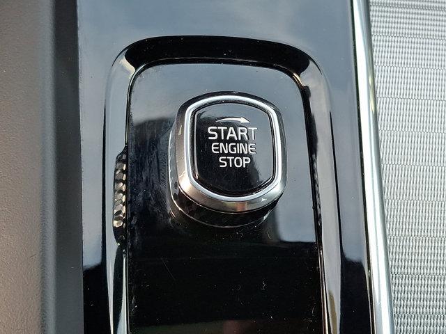 Photo of 2022 Onyx Black Metallic Volvo XC60 Recharge Plug-In Hybrid