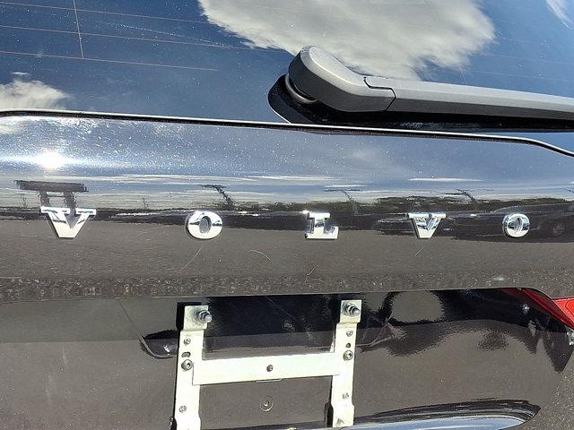 Photo of 2022 Onyx Black Metallic Volvo XC60 Recharge Plug-In Hybrid