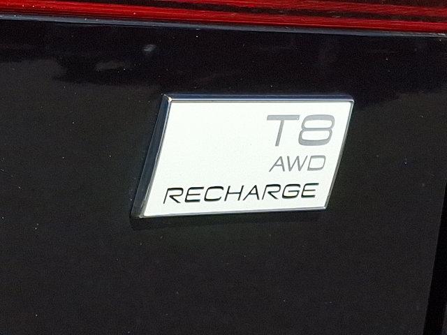Photo of 2022 Onyx Black Metallic Volvo XC60 Recharge Plug-In Hybrid