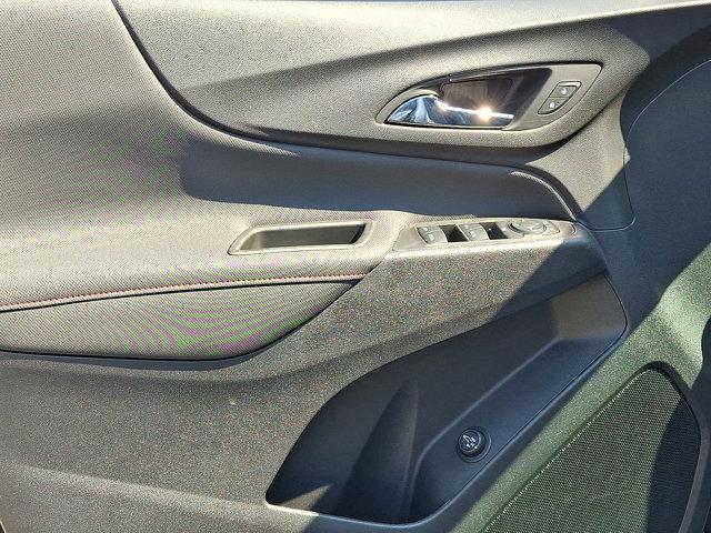 Photo of 2022 Silver Ice Metallic Chevrolet Equinox
