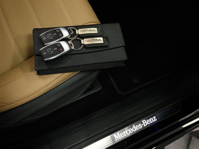 Photo of 2024 Black Mercedes-Benz GLE 580