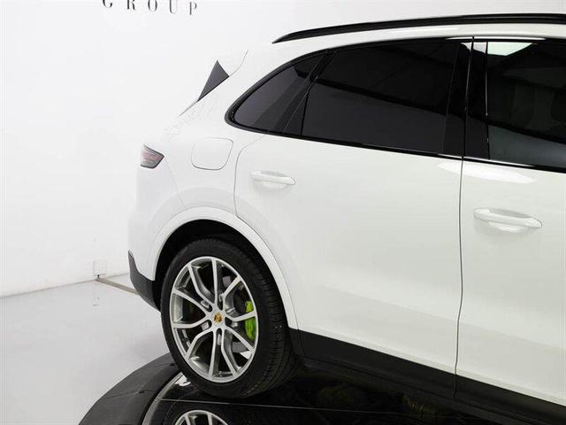 Photo of 2023 White Porsche Cayenne