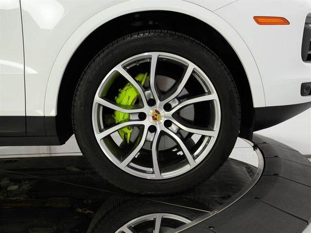 Photo of 2023 White Porsche Cayenne