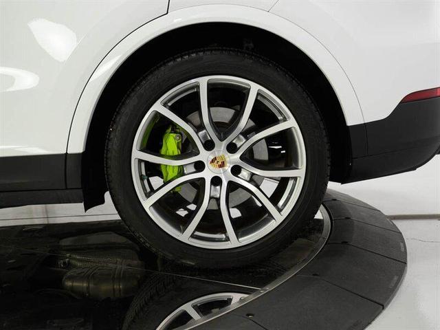 Photo of 2023 White Porsche Cayenne
