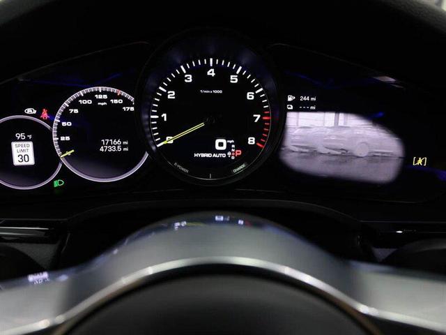 Photo of 2023 White Porsche Cayenne